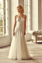 Load image into Gallery viewer, Daisy  -  Benjamin Roberts Lace &amp; Tulle Bridal Gown  Size 14 (2736)