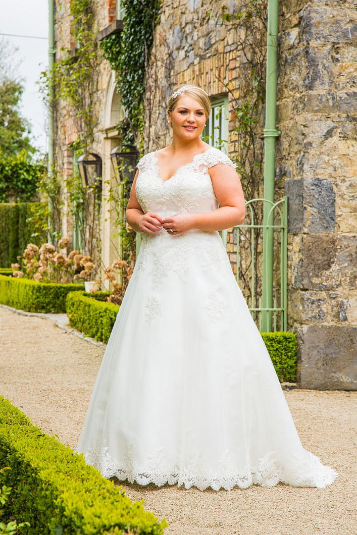 Buttercup - Bridal Gown from the Beautiful Brides plus collection - Size 34