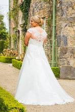 Load image into Gallery viewer, Buttercup - Bridal Gown from the Beautiful Brides plus collection - Size 34