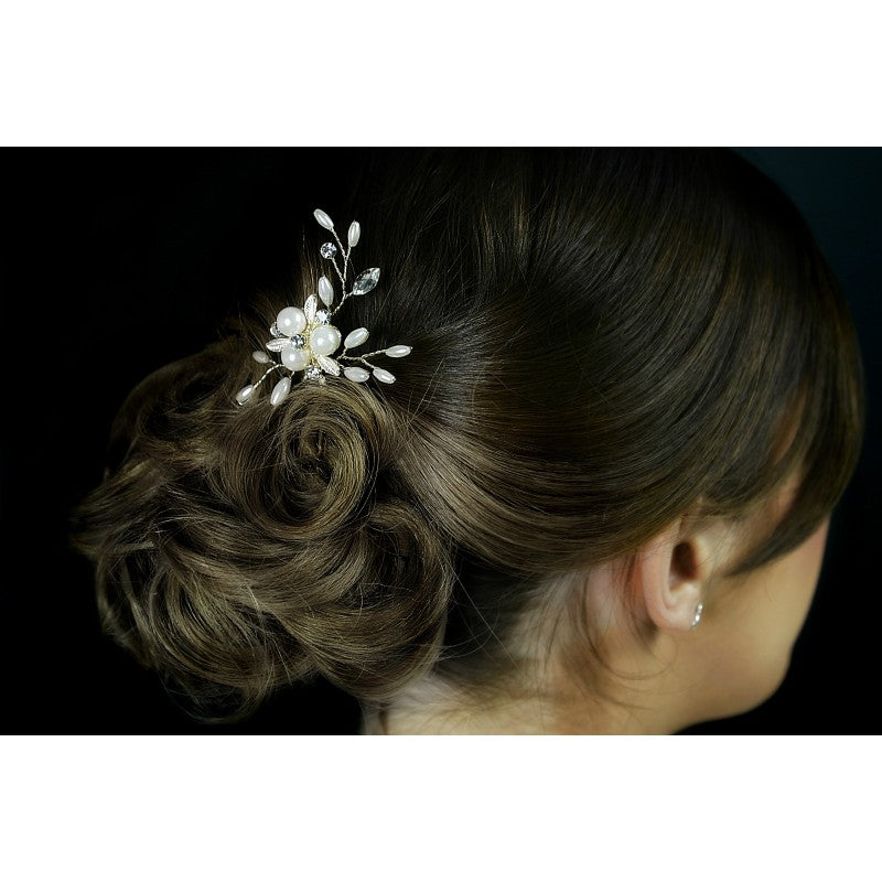 A Beautifully crafted light Silver, Diamante and Pearl floral design hair pin